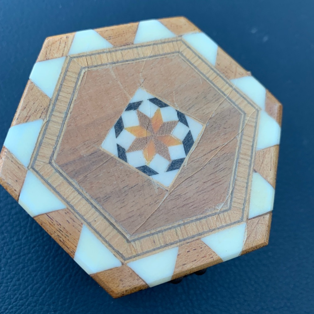 Handmade Spain Laguna Recuerdo de Granada Box Inlaid Mosaic Red Interior Lining
